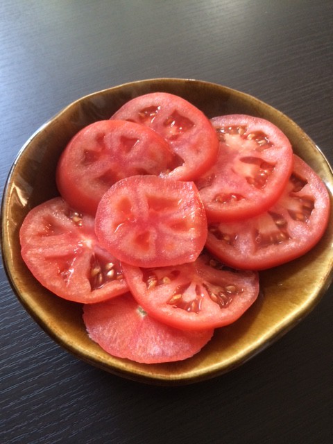 中学生が作ったお皿で朝食を。