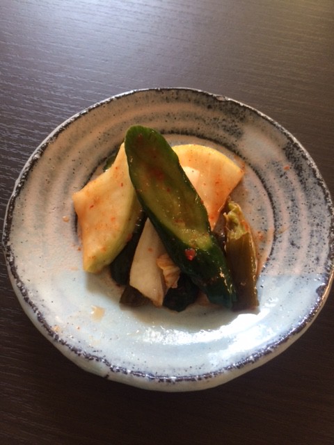 中学生が作ったお皿で朝食を。