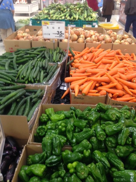 イオン帯広店 火曜市!芽室産とうきびが1本 59円