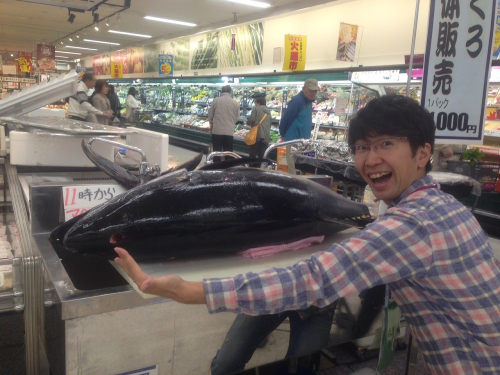 イオン帯広店火曜市!生本マグロ解体ショー!