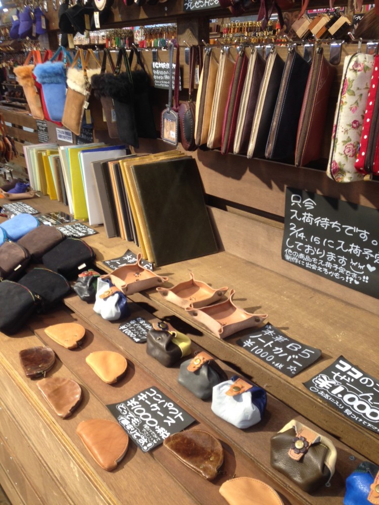 イオン帯広店火曜市 レザークラフト展開催中。