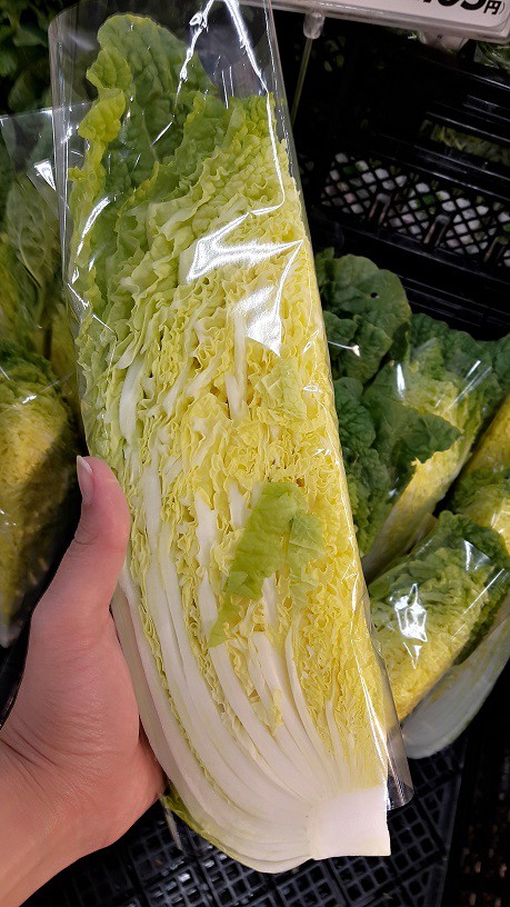 イオン帯広店火曜市 白菜(1/4カット)105円!