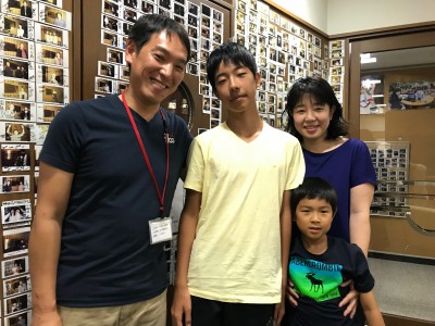 熱中小学校 中川さん一家(宏さん、裕子さん、恵太君、諒太君)